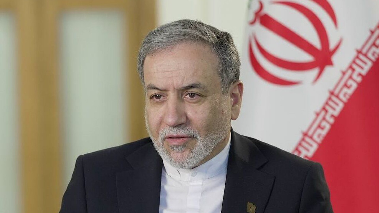 تأکید عراقچی بر عزم ملت ایران در دفاع از حقوق قانونی هستهای