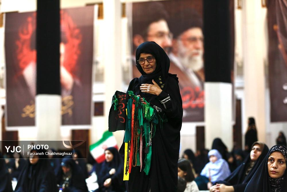مراسم بزرگداشت رهبر شهید در حرم مطهر حضرت شاهچراغ (ع)