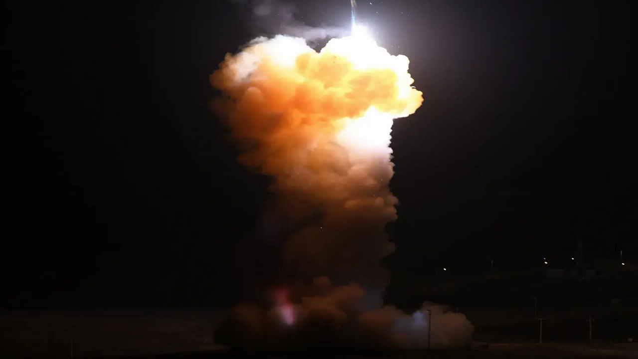 آمریکا اولین آزمایش موشک قاره‌پیمای خود را پس از دستور ترامپ برنامه‌ریزی کرد