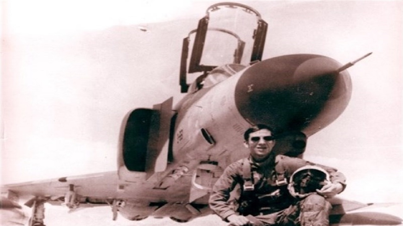 خلبان شهیدی که وصیت کرد پرچم ایران کفن او باشد + فیلم