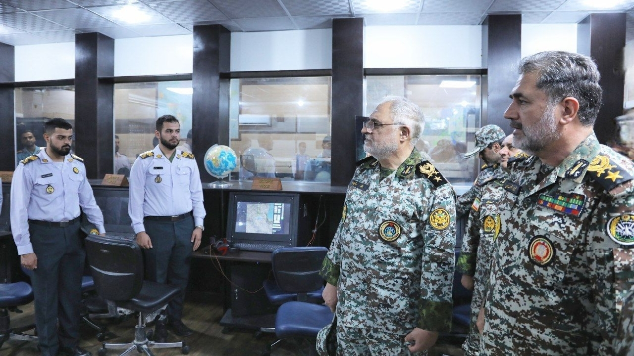 بازدید سرتیپ الهامی از نمایشگاه دستاوردهای دانشگاه پدافند هوایی خاتم