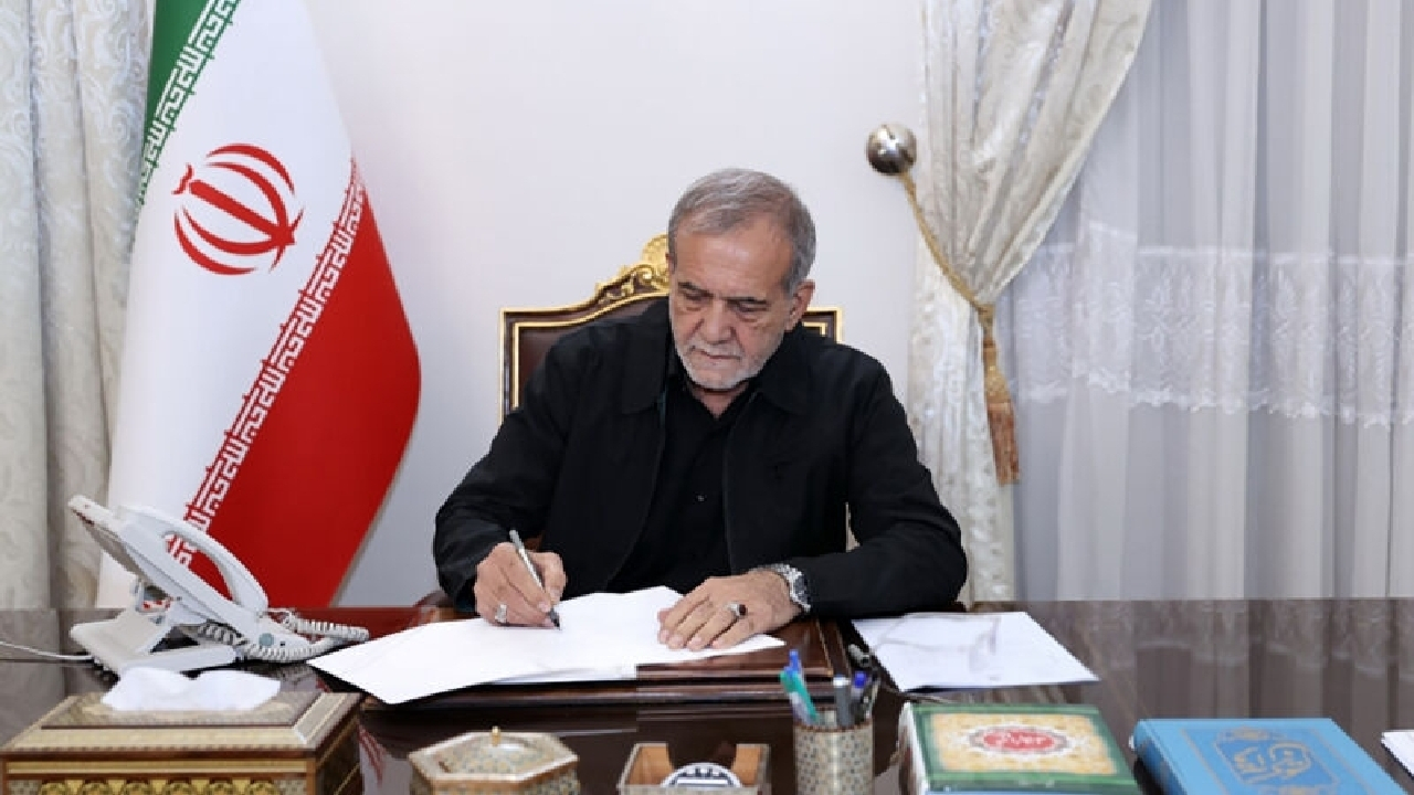 رئیسجمهور در پیامی درگذشت مادر شهیدان والامقام «آدمی» را تسلیت گفت