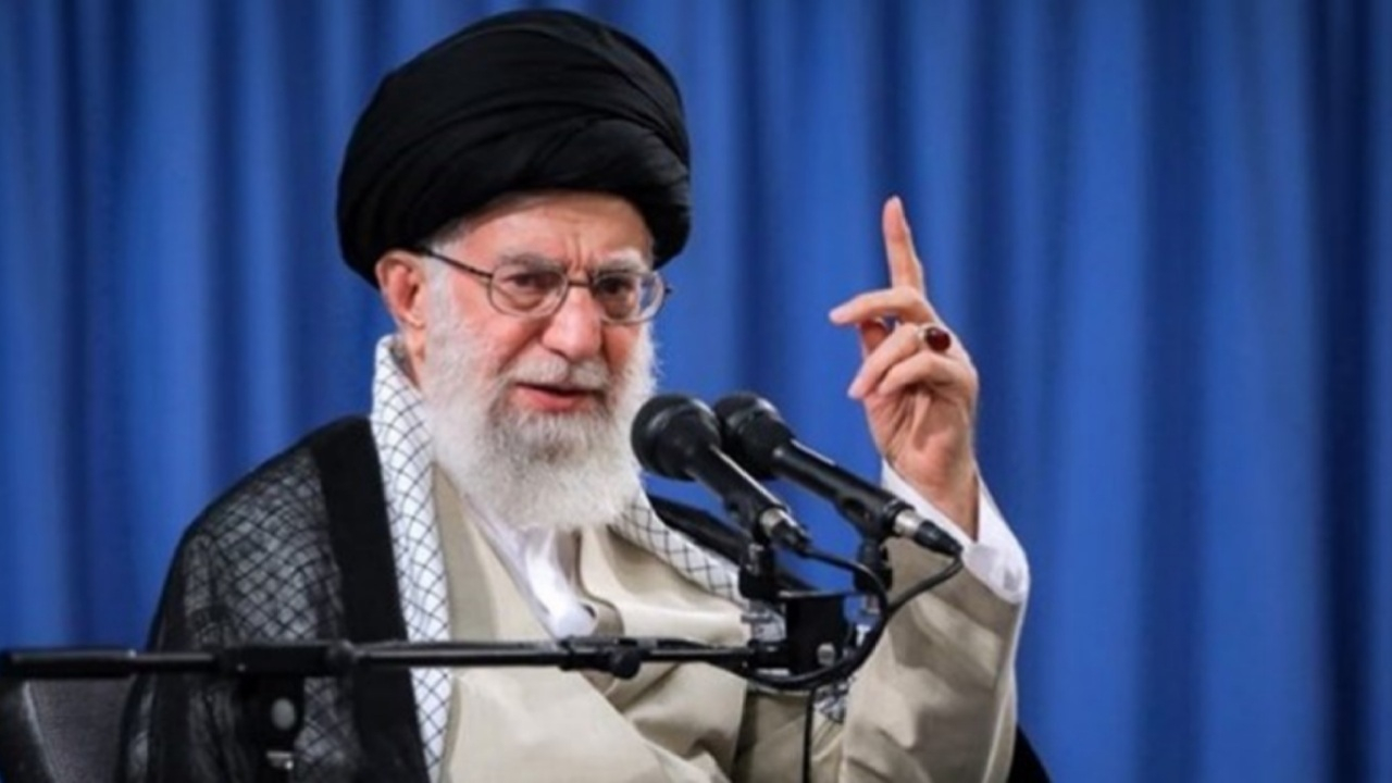 بیانات رهبر معظم انقلاب دربارهی لزوم الگوگیری از زندگی امام علی (ع) + فیلم