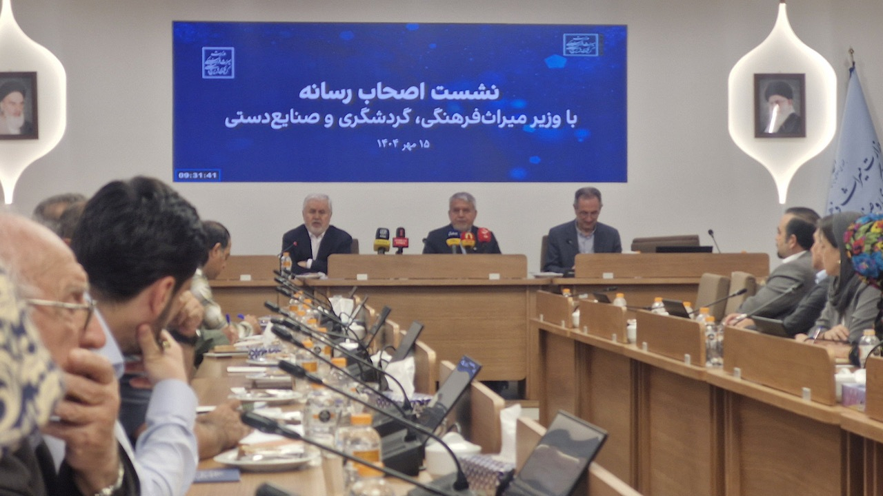 مولانا را به هیچ کشوری نبخشیدهایم/ فرش قرمز برای ایرانیان خارج از کشور پهن میکنیم
