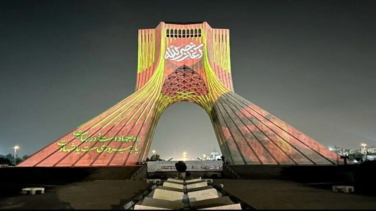 اجرای برجنگاره ویژه ولادت حضرت فاطمه(س) در برج آزادی + فیلم