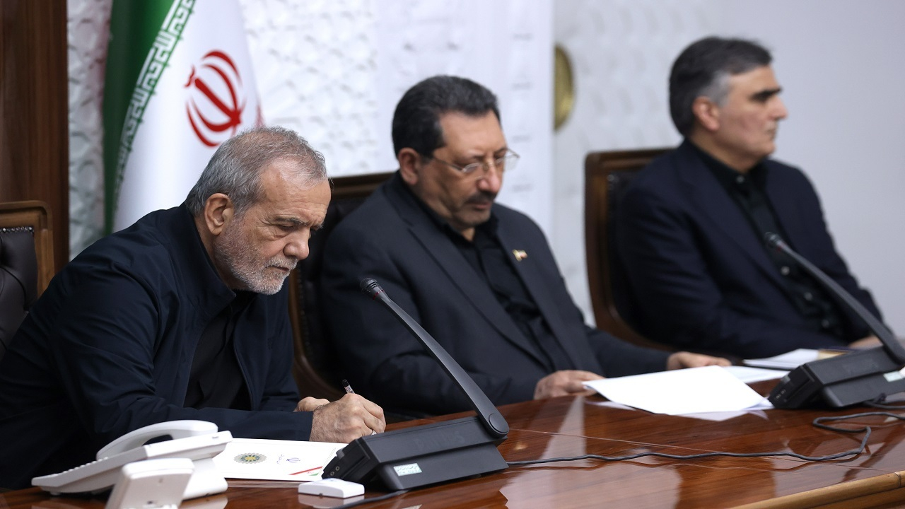پزشکیان: تریبونهای رسمی نهایت دقت را در حفظ همبستگی ملی داشته باشند