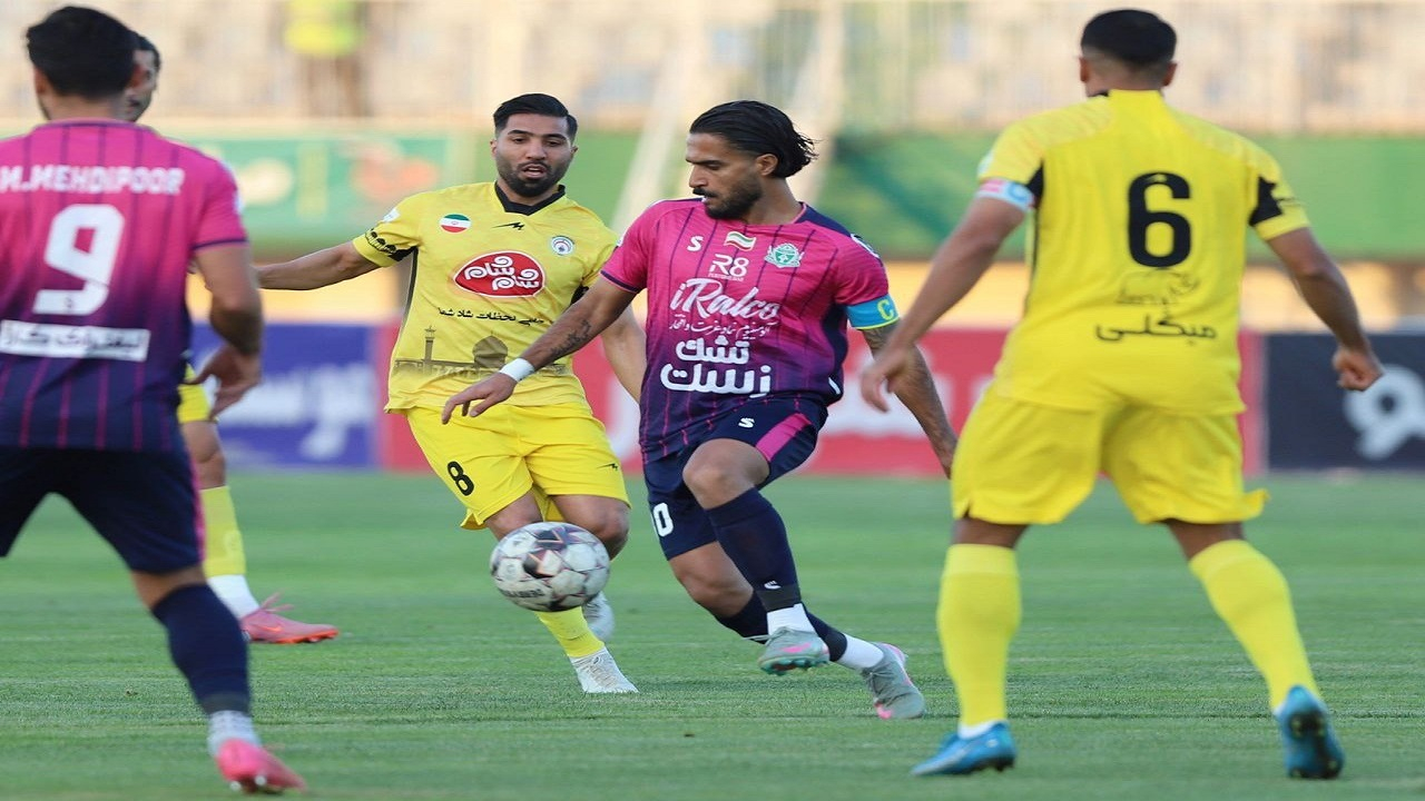 آلومینیوم اراک ۱ - ۱ فجرسپاسی/ شاگردان حسینی در واپسین دقایق از شکست خانگی گریختند + فیلم