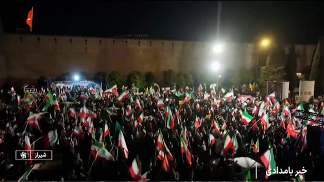 تأکید مردم بر مقاومت اقتصادی و وحدت در یکصد و هفتادمین شب اجتماعات + فیلم